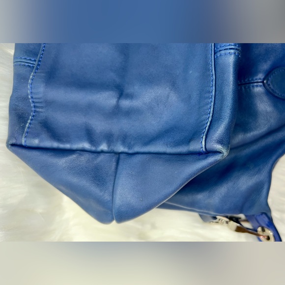 LONGCHAMP
Le Pliage Medium Leather Shoulder Bag - Picture 11 of 12